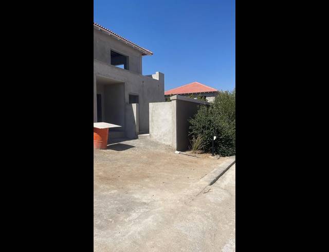 4 BEDROOM HOUSE FOR SALE IN FOURWAYS